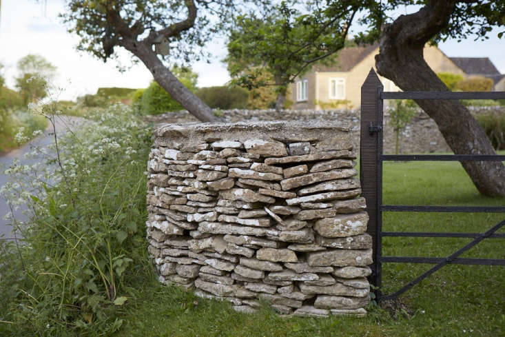 DIY Stone Wall Ideas Within The Budget