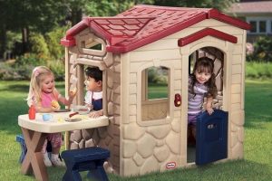 How to Make a Simple Playhouse Your Kids Will Love